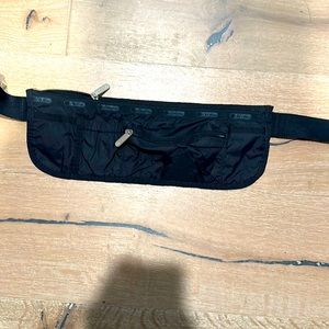 Like new! Le sport sac Fanny pack or crossbody!